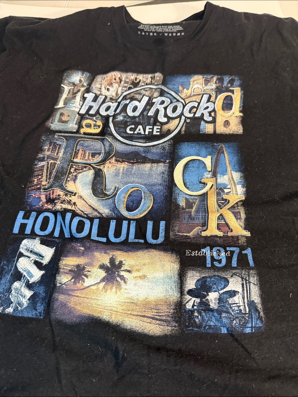 Hard Rock Cafe Honolulu Black Tee with Blue and Gold Graphic